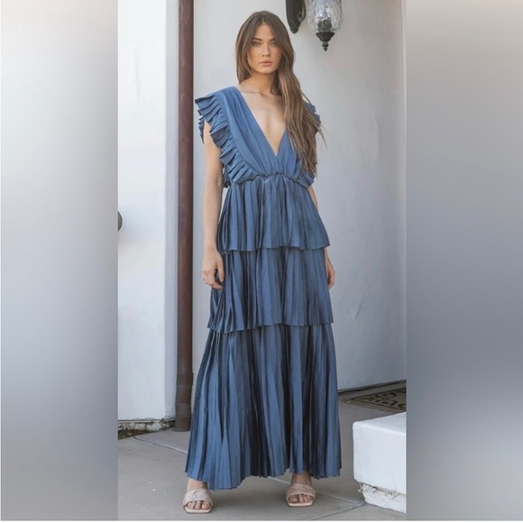 Strut & Bolt Layer Dress NWT, medium - Picture 1 of 7